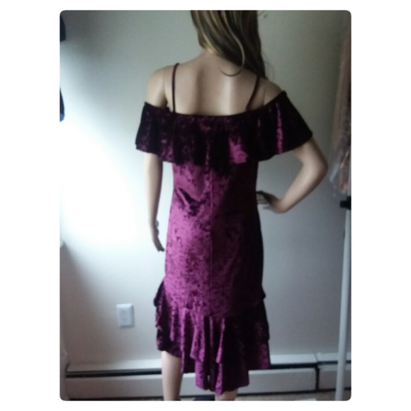 PLUS SIZE VELVET OFF SHOULDER RUFFLE DRESS! - Picture 6 of 8